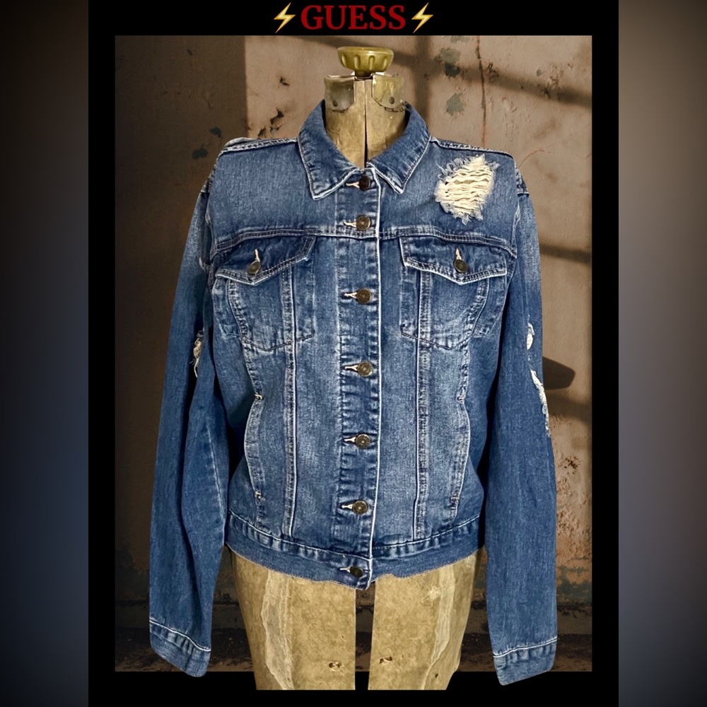 ⚡️GUESS⚡️ Distressed Denim Trucker Jacket